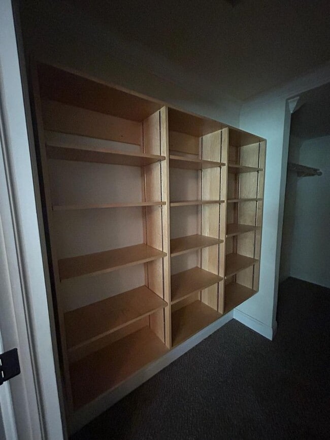 Building Photo - 19141ravenhillroad.is4lease.com