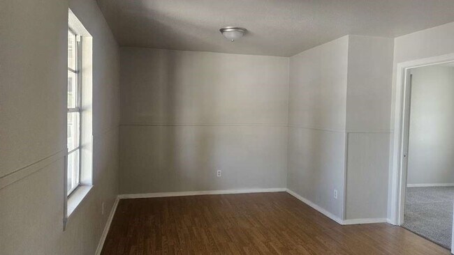 Building Photo - 9222 Lockwood Dr