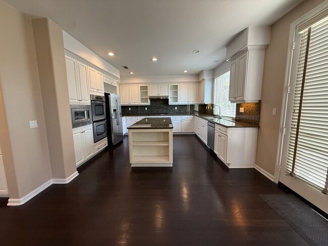 Building Photo - 2750 Dove Tail Dr