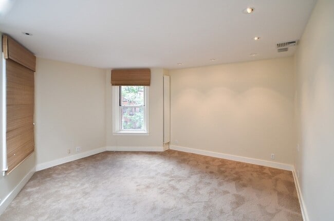 Building Photo - 175 Newbury St