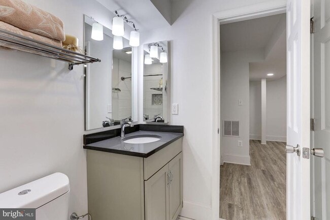 Building Photo - 638 G St NE