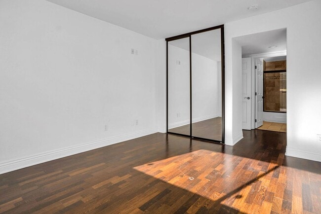 Building Photo - Great one bedroom in UTC!