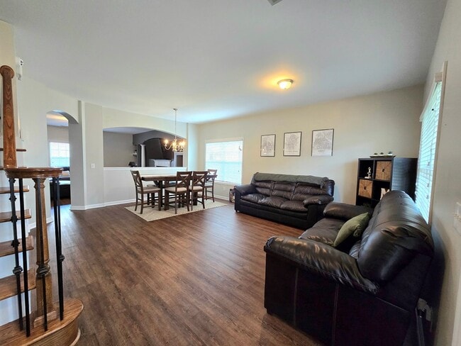 Building Photo - 525 Batty Way