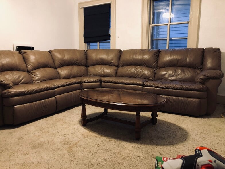 Furnished! Leather sectional & table - 1527 N Jackson St
