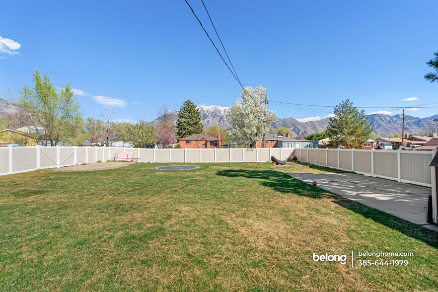 Building Photo - 428 200 E