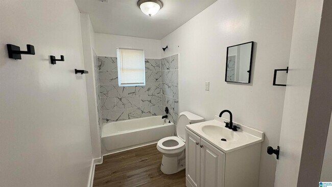 Building Photo - 1310 Steiner Ave SW