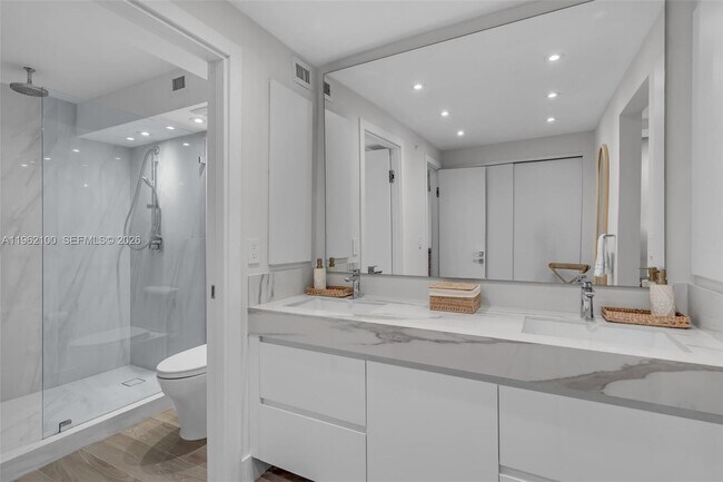 Building Photo - 609 Ocean Dr