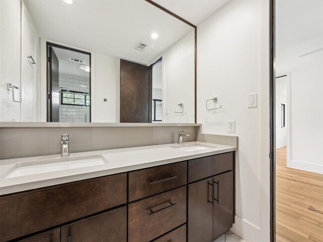 Building Photo - 3911 Dry Creek Dr