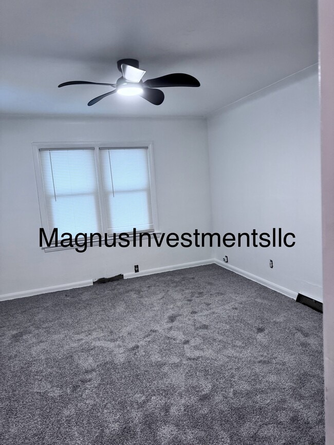 Building Photo - 1009 Broer Ave