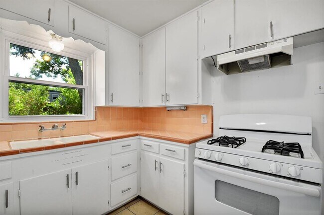 Building Photo - 430 Beryl Dr