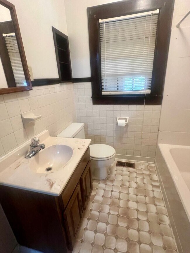 Building Photo - Three bedroom, 1 bath house with studio apartment in Burlington