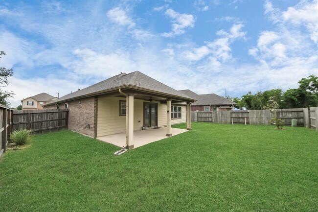 Building Photo - 3302 Regal Park Ln