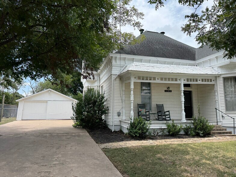 Building Photo - 1100 Symes St