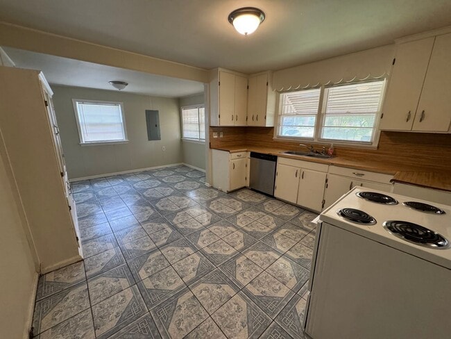 Building Photo - 3/1 House in West Rome with bonus room- $1...