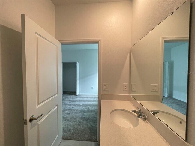 Building Photo - 835 Ofanto Wy