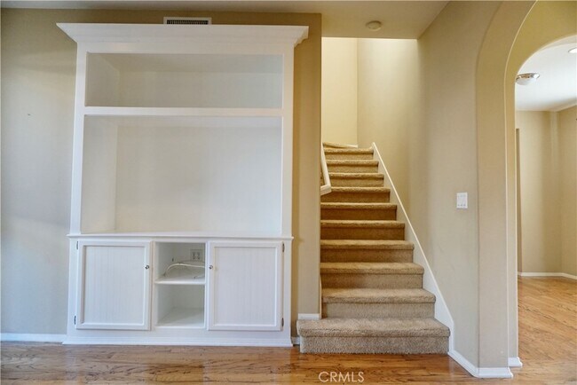 Building Photo - 72 Chantilly-