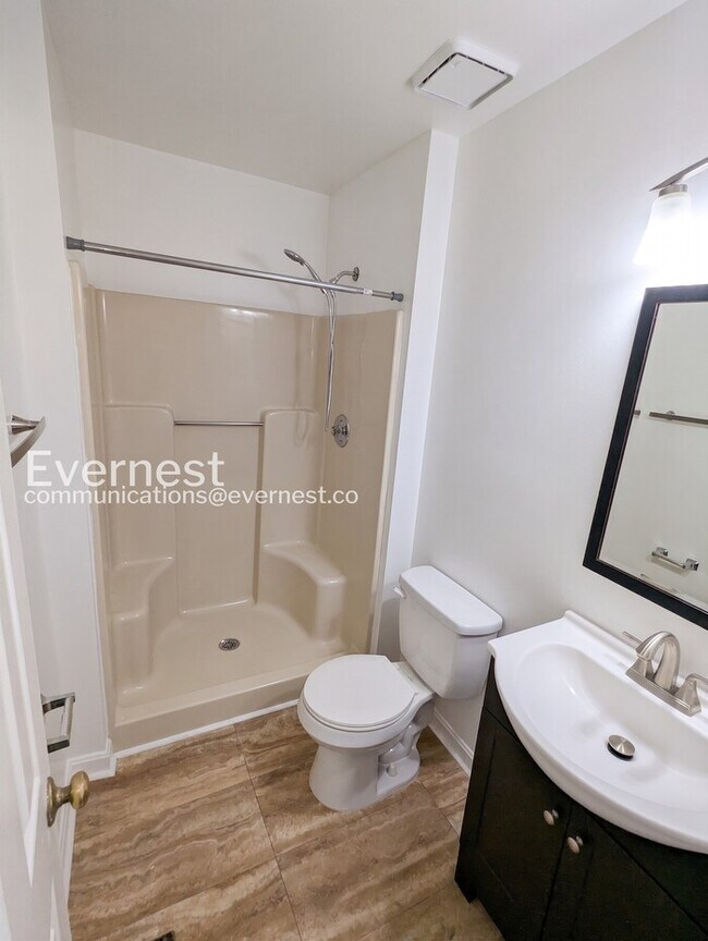 Building Photo - 3 Bed, 3.5 Bath Townhome with Modern Amenities / Available Soon!