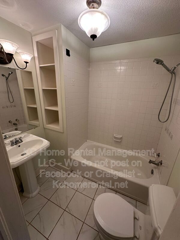 Building Photo - 5119 Grand Ave