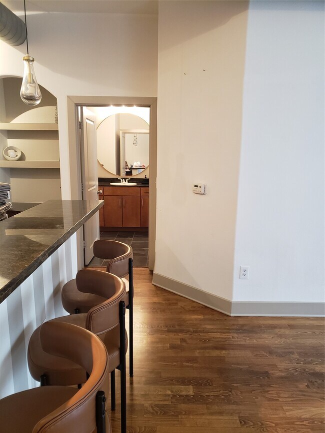 Building Photo - 1901 Post Oak Blvd