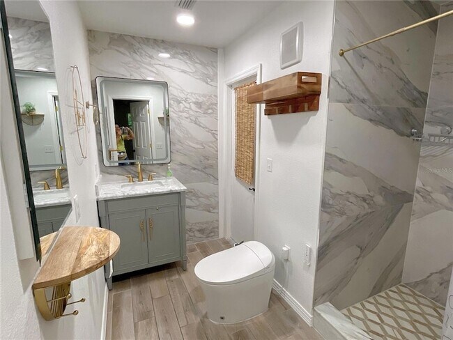 Building Photo - 4489 Oak View Dr