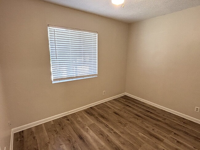 Building Photo - "Charming 3-Bedroom Home in Mary Esther!"