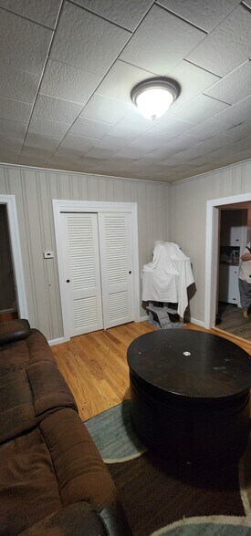 Building Photo - 4044 Pine St