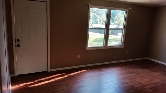 Building Photo - 8830 Highland View Rd