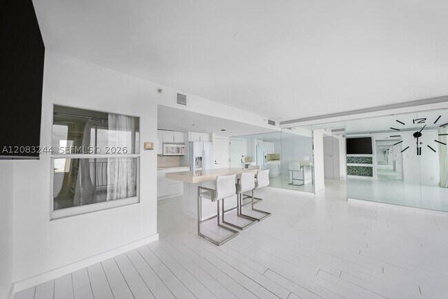 Building Photo - 7601 E Treasure Dr