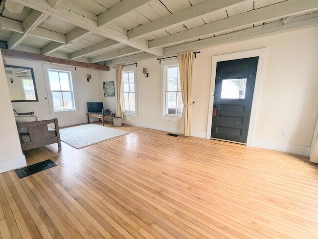 Building Photo - 33 Old Cemetery Rd