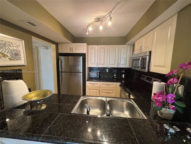 Building Photo - 3031 N Ocean Blvd