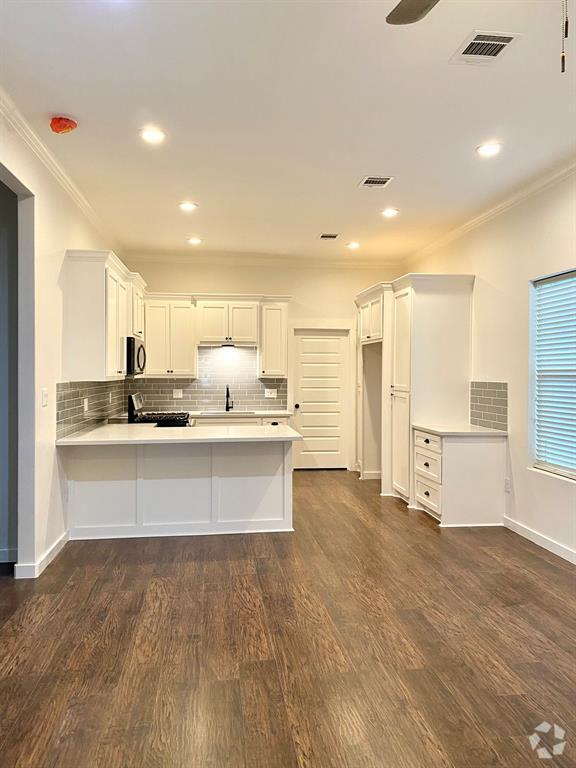 Building Photo - 12042 Carlsbad St