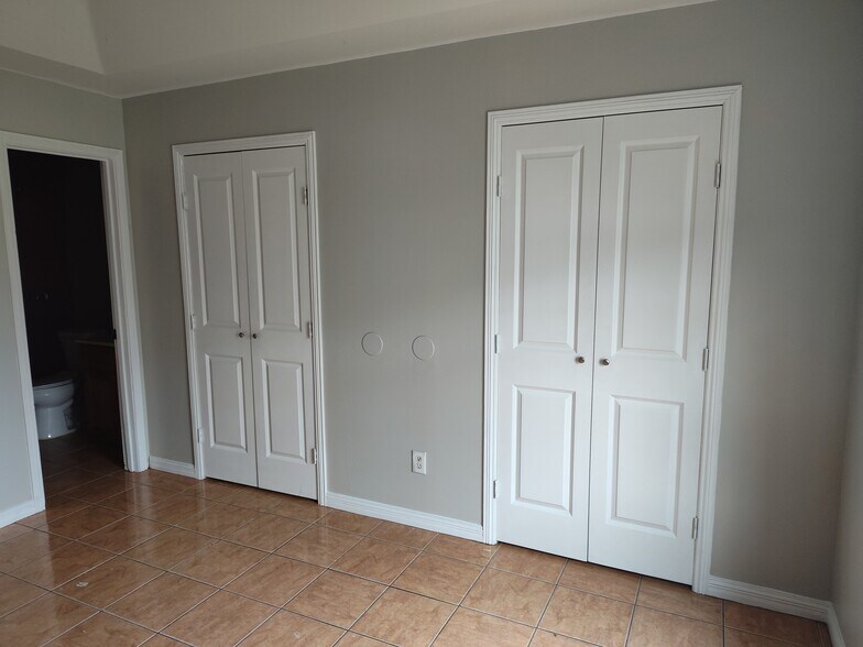 Building Photo - 2117 Aruba Dr