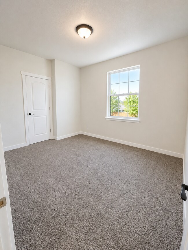 Building Photo - Beautiful 3-Bedroom Home with RV Parking in West Pasco