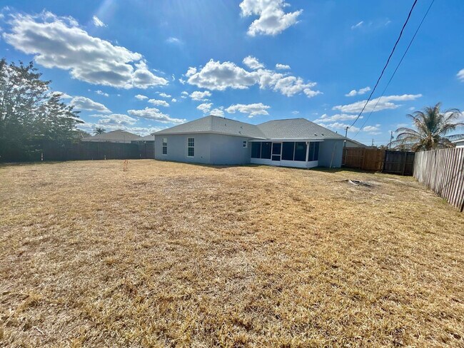 Building Photo - 3933 SW Kakopo St