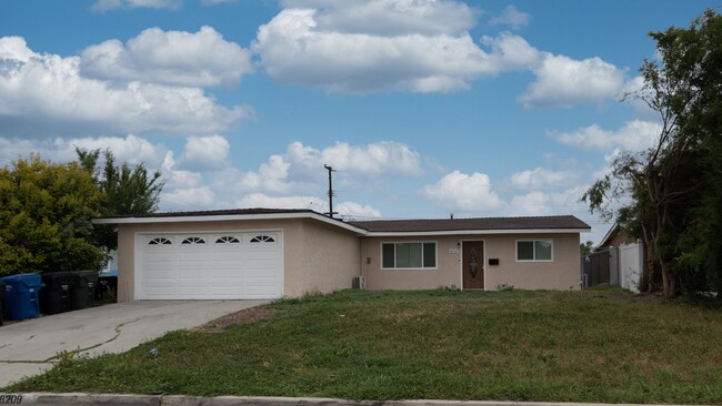 Primary Photo - Charming 3 Bedrooms 2 Bathrooms Home $3,50...