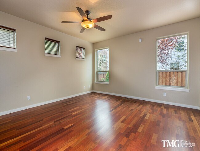 Building Photo - Beautiful 4br/2.5ba House with office, fenced yard, 2 car garage and AC