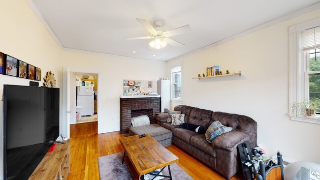 Building Photo - Large Central ALLSTON one bed for rare AUG...