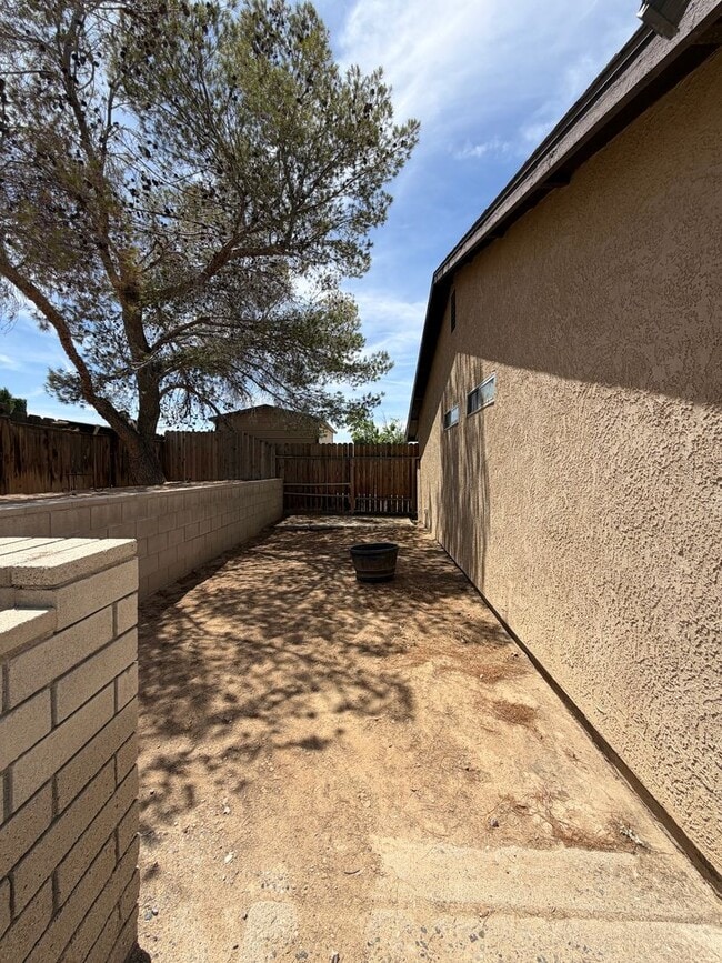 Building Photo - 3 Bedroom 2 Bathroom House with 2 Car Garage Located in Lenwood