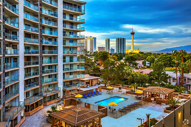 Building Photo - Country Club Towers