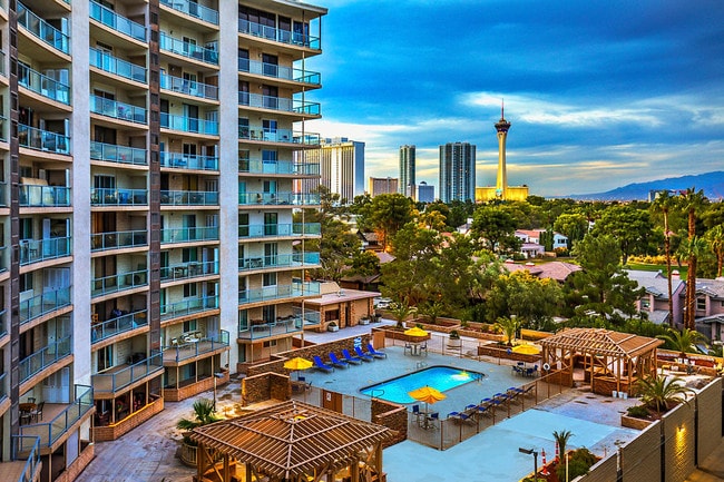 Building Photo - Country Club Towers