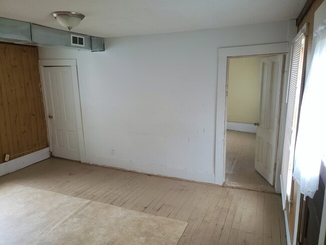 Building Photo - 210 4th St S