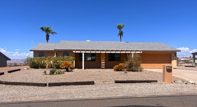 Primary Photo - Lake views, lake views, lake views! Longte...