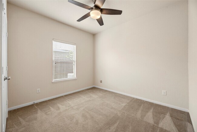 Building Photo - 23827 S Newport Bend