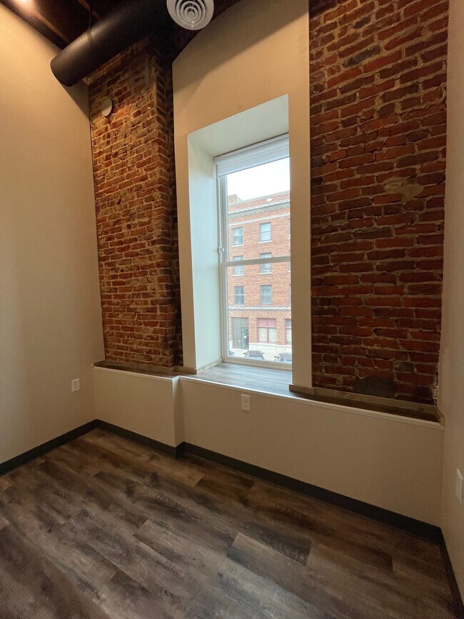 Building Photo - 230 Central Ave N