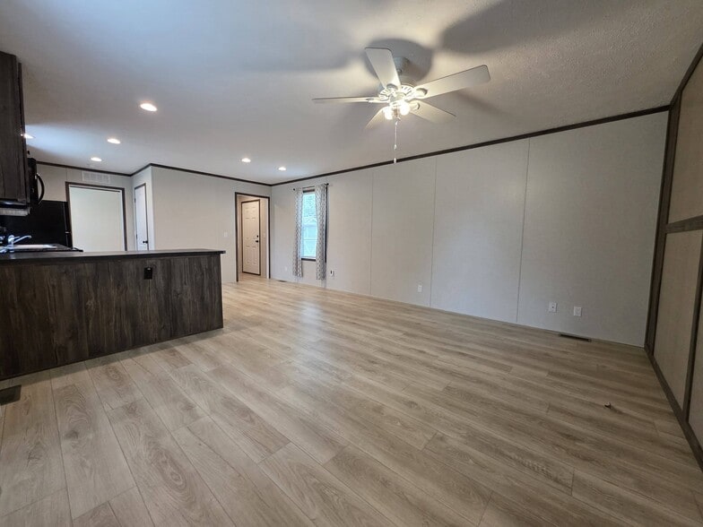 Building Photo - 1300 W Commodore Blvd