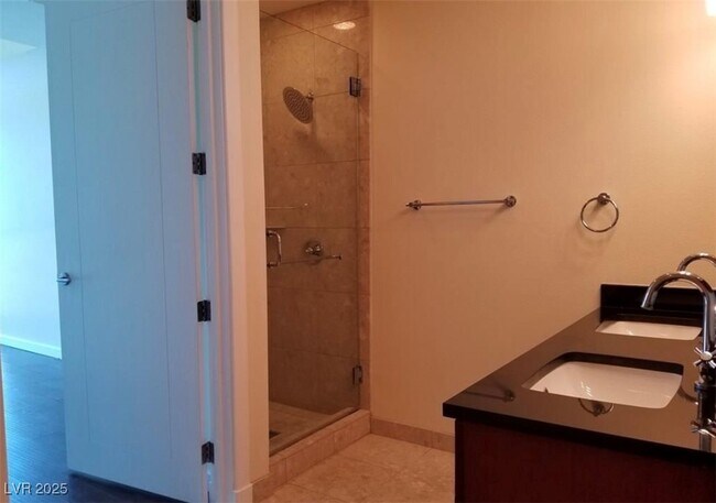 Building Photo - 4525 Dean Martin Dr