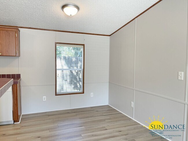 Building Photo - Great 3 Bedroom Mobile Home In Fort Walton...