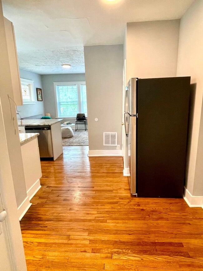 Building Photo - 4560 Flad Ave