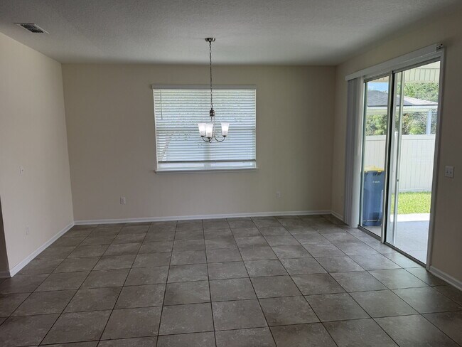 Building Photo - For Rent- Beautiful Home with 4 Bed, 2.5 Bath, PLUS a loft in Northside Jacksonville!