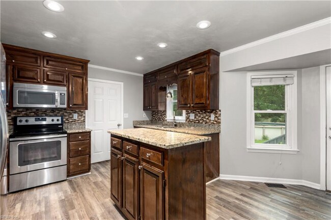 Building Photo - 2315 Cross St